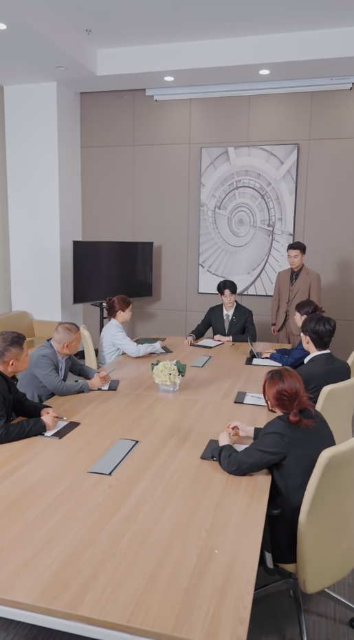 离婚后，哥哥们送我十个男模 第06集